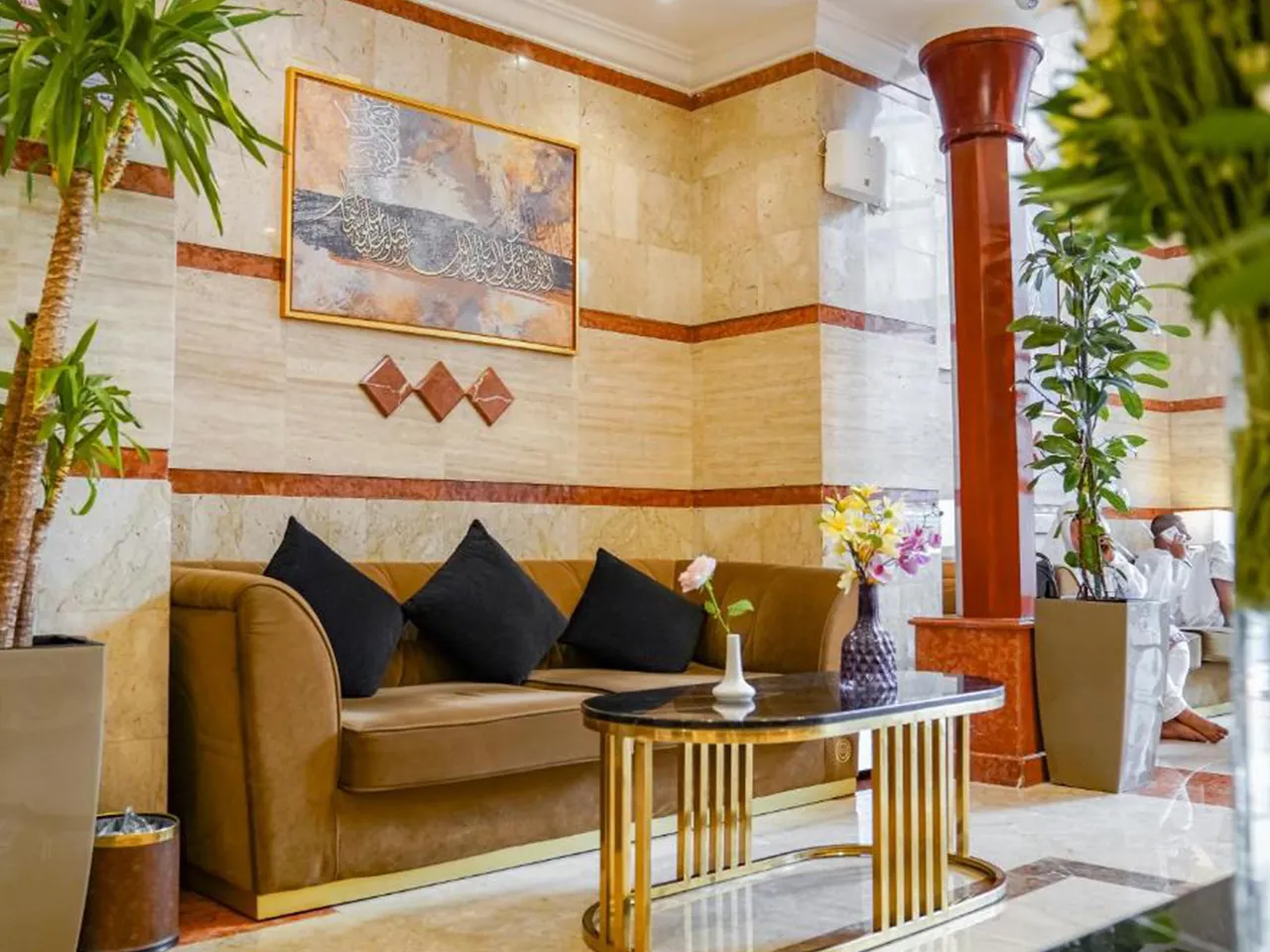 lobby-area-of-the-emaar-al-khalil-hotel